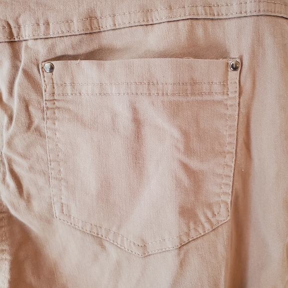 Women's Tan Capris With Decorative Cuff Accent Size 14 - Picture 4 of 7